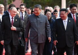 Năstase și Dăncilă, alături de Putin, Kim Jong Un și Xi Jinping la „parada dictatorilor” de la Beijing (Foto & Video) <span style="color:#990000;">UPDATE</span> Reacția MAE: Un patriot nu s-ar gudura pe lângă agresor