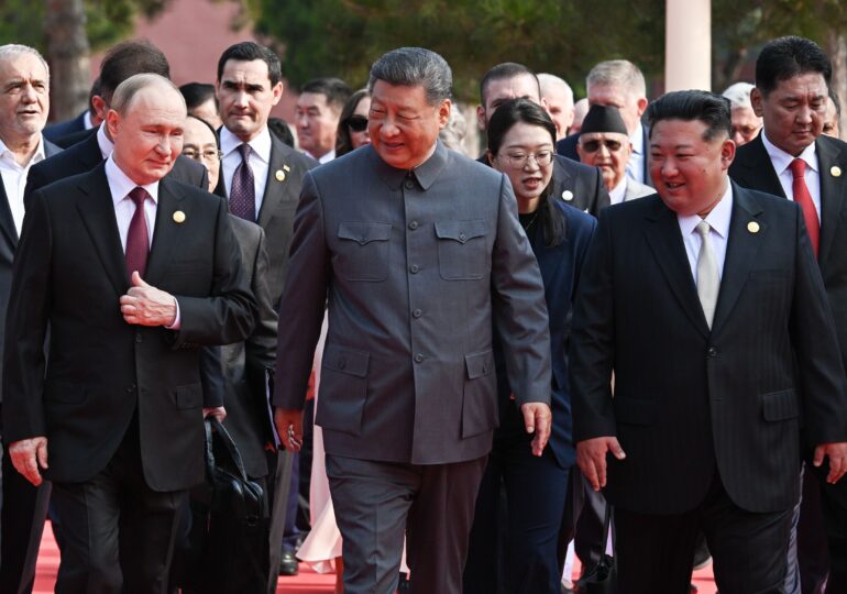 Care a fost miza pentru China și ceilalți autocrați să aibă în poză cât mai mulți reprezentanți, chiar și „foști" care îmbătrânesc urât și plini de ură Interviu