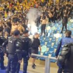 Incidente grave la Craiova: Meciul România – Ungaria de la futsal, întrerupt după ce fanii s-au batut pe teren cu jandarmii