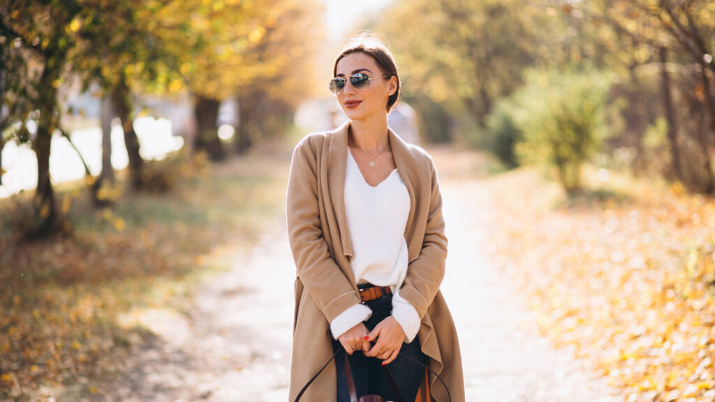 Toamnă cu stil: cum să îmbini confortul sezonului cu eleganța urbană