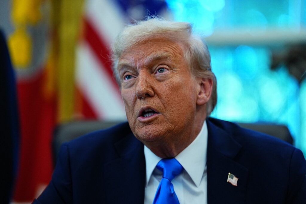 Atac violent și rasist al lui Trump împotriva somalezilor. I-a numit „gunoaie” și a spus că țara lor „pute” și „nu e bună de nimic” (Video)