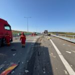 Trei muncitori care realizau marcaje rutiere au fost loviți mortal de un TIR, în județul Sibiu