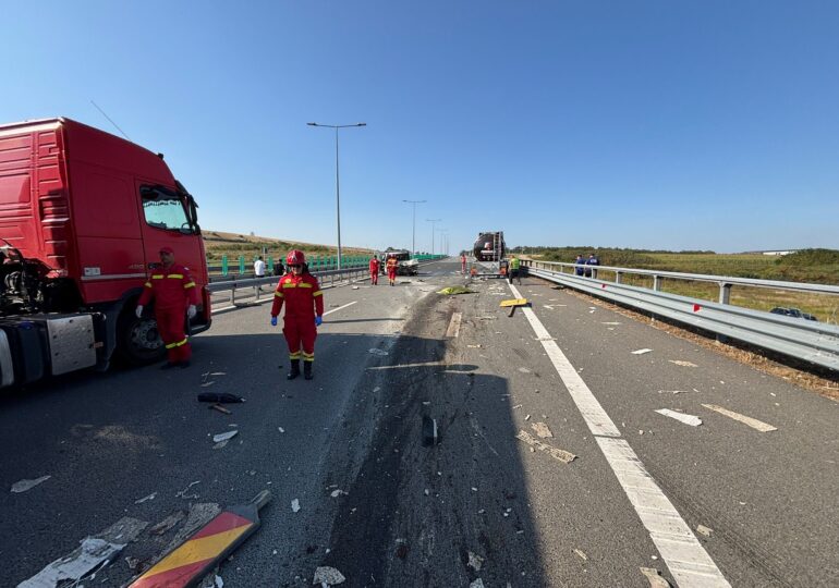 Trei muncitori care realizau marcaje rutiere au fost loviți mortal de un TIR, în județul Sibiu