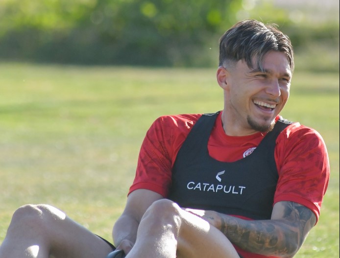 Andrei Rațiu, titular contra Barcelonei: Cum s-a descurcat fundașul român