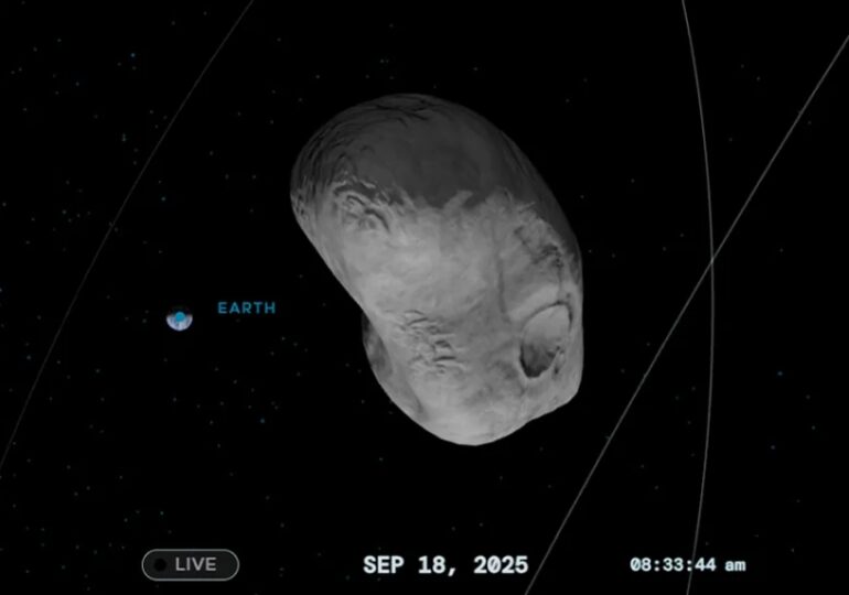 Un asteroid cât un zgârie-nori, privit nu demult ca fiind cel mai periculos pentru Pământ, trece azi pe lângă noi