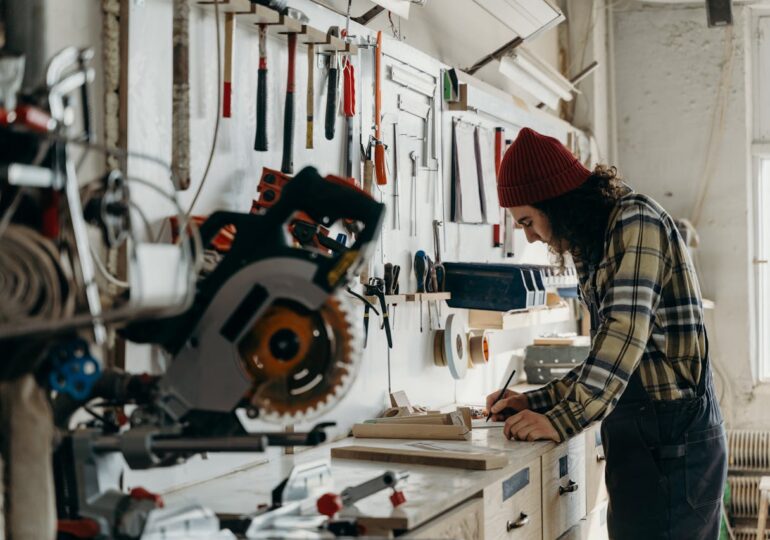 Atelierul și grădina perfect echipate: recomandări Leroy Merlin pentru pasionații de DIY