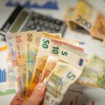 Economistul Ionuț Dumitru spune ce șase sunt ca România să evite recesiunea. Deficit peste 8% anul acesta