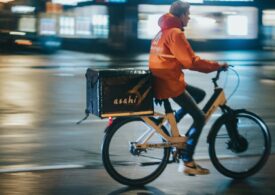 Problemele unei țări invadate de biciclete electrice modificate: Disperare, livratori exploatați și un pericol de neimaginat