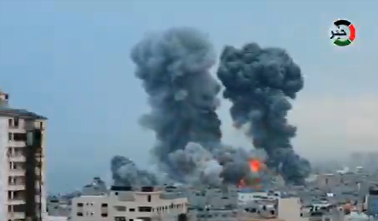Israel a bombardat un important port din Yemen, controlat de rebelii Houthi (Video)