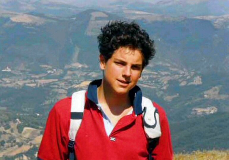 „Influencerul lui Dumnezeu”: povestea lui Carlo Acutis, mort la 15 ani și proclamat sfânt azi, de Papa Leon