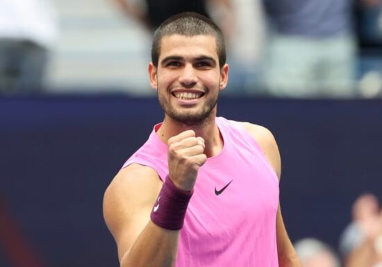 Carlos Alcaraz l-a învins pe Jannik Sinner într-un meci demonstrativ