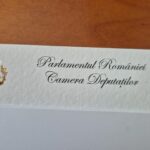 Cărți de vizită cu foiță de aur pentru parlamentari, decontate pe protocol. Radu Mihaiu: Câteodată, realitatea bate gluma