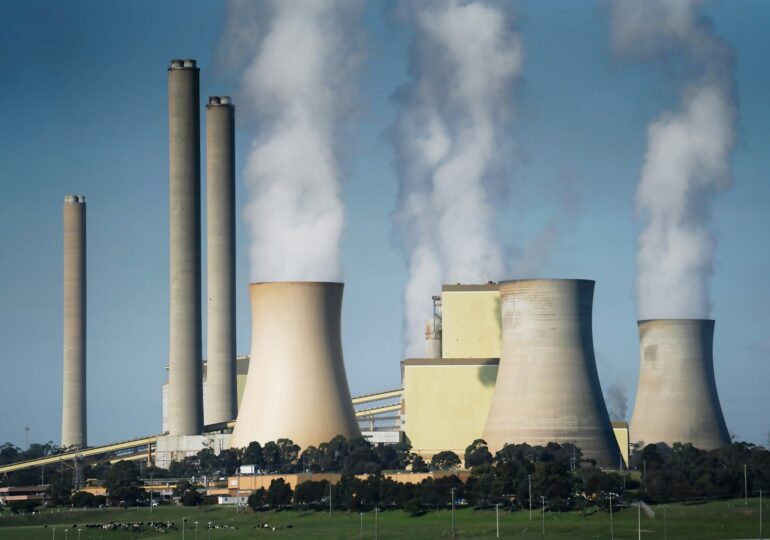 Închiderea centralelor pe cărbune ar crește prețul energiei cu cel puțin 30%. România vrea să le folosească încă 5 ani peste termen