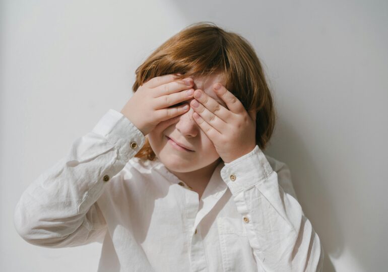Trump dă vina pe paracetamol pentru autism, dar știința îl contrazice cu argumente puternice. Ce spune ministrul Rogobete