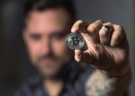 Român arestat pentru fraude cu criptomonede de peste 100 de milioane de euro, în mai multe state