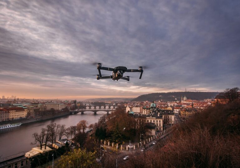 Drone suspecte survolează Germania. Berlinul ia măsuri