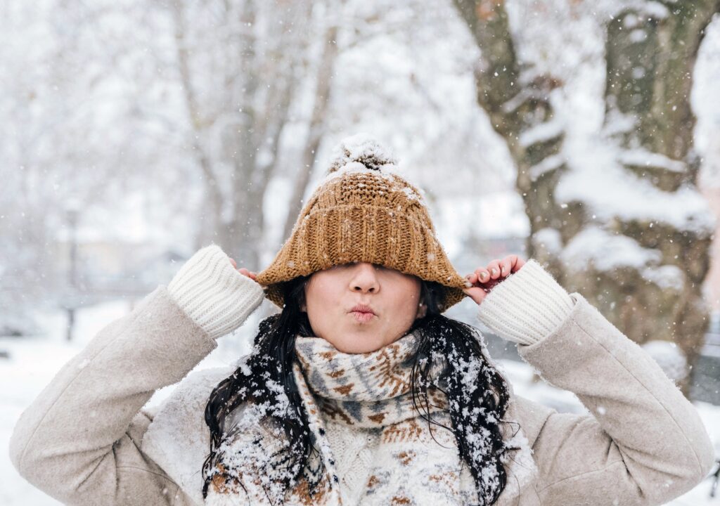 Ger, ninsori viscolite și polei, în următoarele zile. În București, strat de zăpadă de până la 4 cm