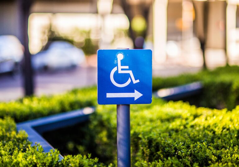 Un sfert dintre dosarele de handicap verificate la București conțin fraude sau erori: „Au fost trimise deja documente la Parchet”