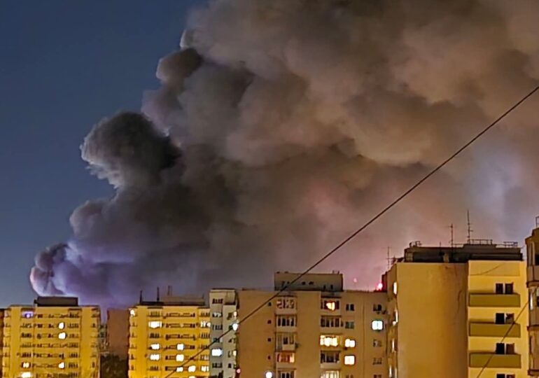 Incendiu la un depozit din Pantelimon: Nor uriaș de fum deasupra Bucureștiului, 4 mesaje Ro-Alert (Foto & Video)