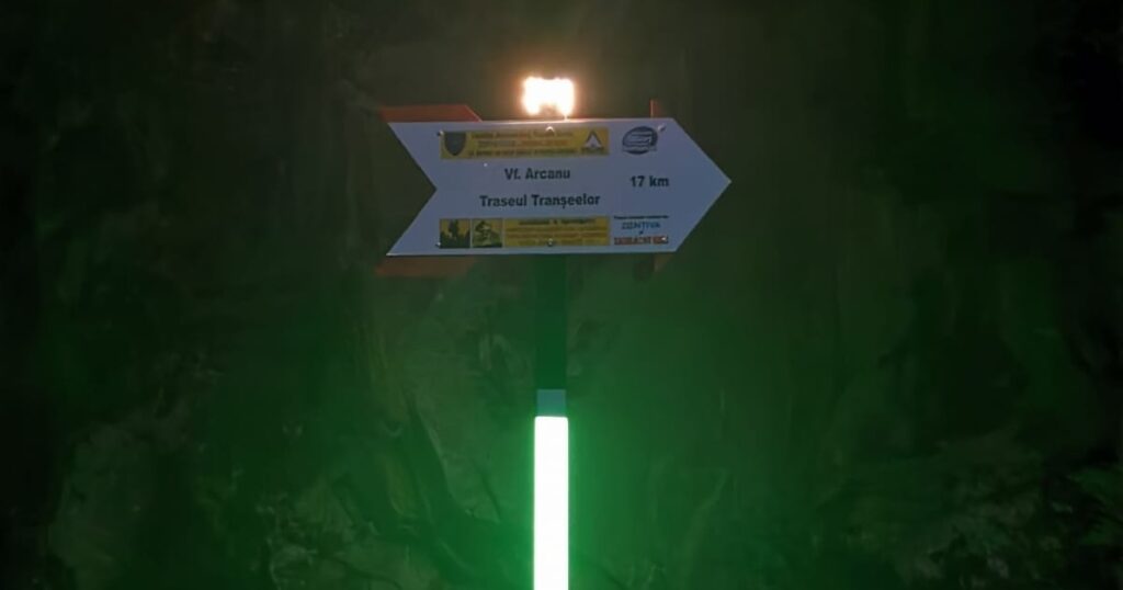 indicator munte fluorescent
