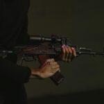 Atac sângeros la Dallas: doi deținuți uciși și unul rănit de un posibil lunetist