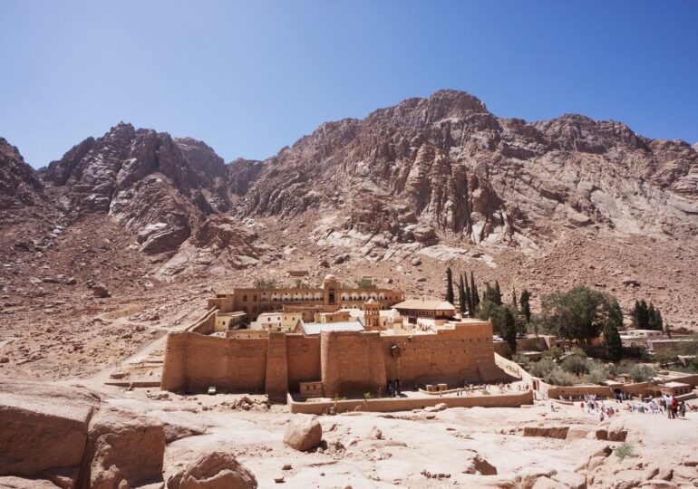 Muntele Sinai, unul dintre cele mai sacre locuri din lume, va fi transformat într-un mega-resort de lux