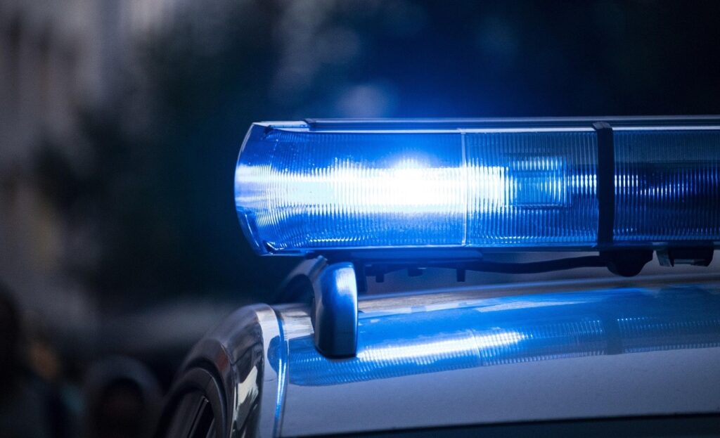 Anchetă a polițiștilor din Târgu Jiu: Persoane necunoscute au distrus 27 de mașini parcate pe două străzi (Video)