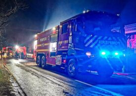 Incendiu puternic la Mănăstirea Bistrița din Vâlcea. Aproape 100 de pompieri intervin (Video)