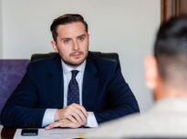 Exclusiv Economie „pe bune” sau PR politic? Unii directori de companii municipale pierd averi, alții își păstrează salariile, după plafonarea primarului Bujduveanu