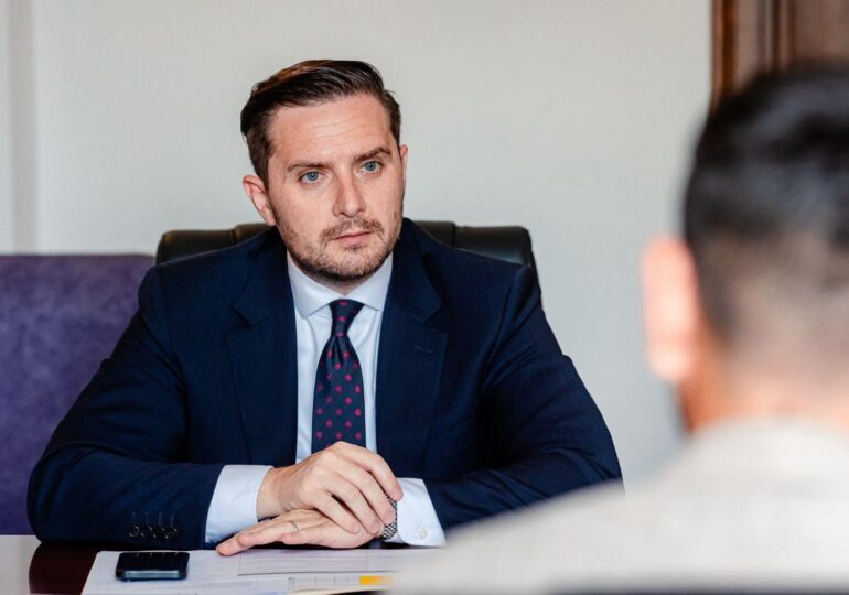 Exclusiv Economie „pe bune” sau PR politic? Unii directori de companii municipale pierd averi, alții își păstrează salariile, după plafonarea primarului Bujduveanu
