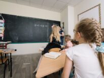 Teacher Under Investigation After Allegedly Threatening Students With a Knife: “Behave or I’ll cut your fingers”