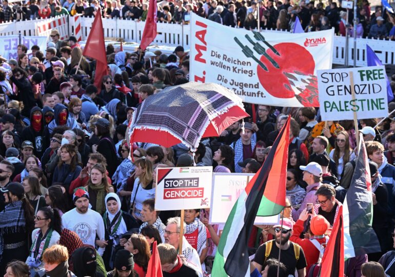 Protestele iau amploare în Germania. Zeci de mii de oameni au ieșit pe străzile din Berlin (Video)