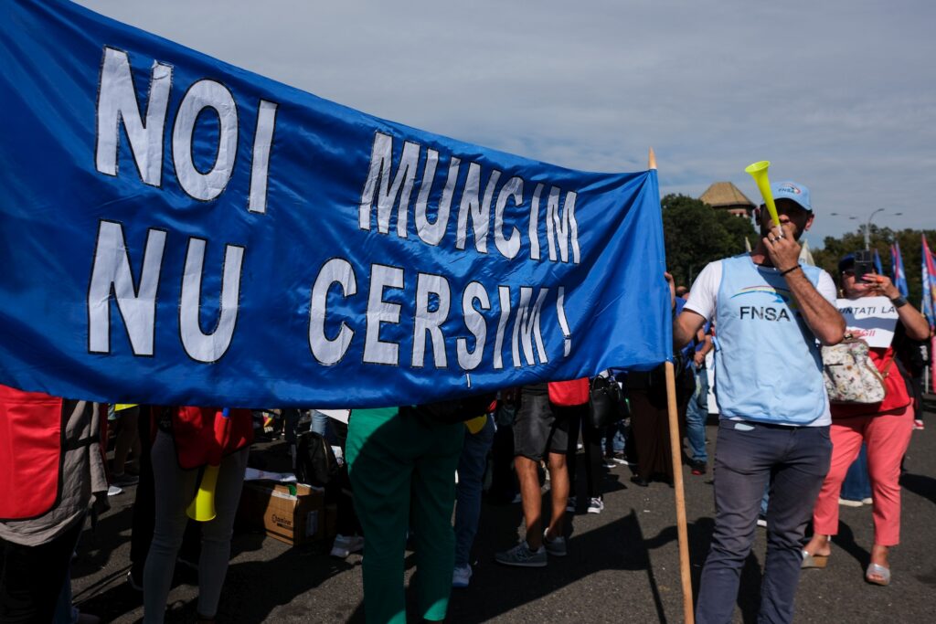 Bugetarii așteaptă noua grilă de salarizare, dar nu avem acord între partide. Singura constantă