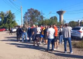 Protest spontan la ArcelorMittal Hunedoara. Angajații au blocat drumul spre Deva (Video)