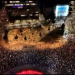 Zeci de mii de sârbi au ieșit în stradă, la Belgrad: Corupția este rădăcina tuturor problemelor. Vrem alegeri! (Video)