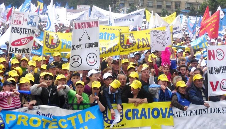 Sindicatele din administrația locală protestează luni, la București. O delegație va discuta cu Bolojan
