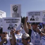 LIVE Marele miting al profesorilor a ajuns la ușa lui Nicușor Dan: Protestul continuă marți, greva generală nu este exclusă (Foto & Video)