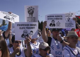 <span style="color:#990000;">LIVE</span> Marele miting al profesorilor a ajuns la ușa lui Nicușor Dan: Protestul continuă marți, greva generală nu este exclusă (Foto & Video)