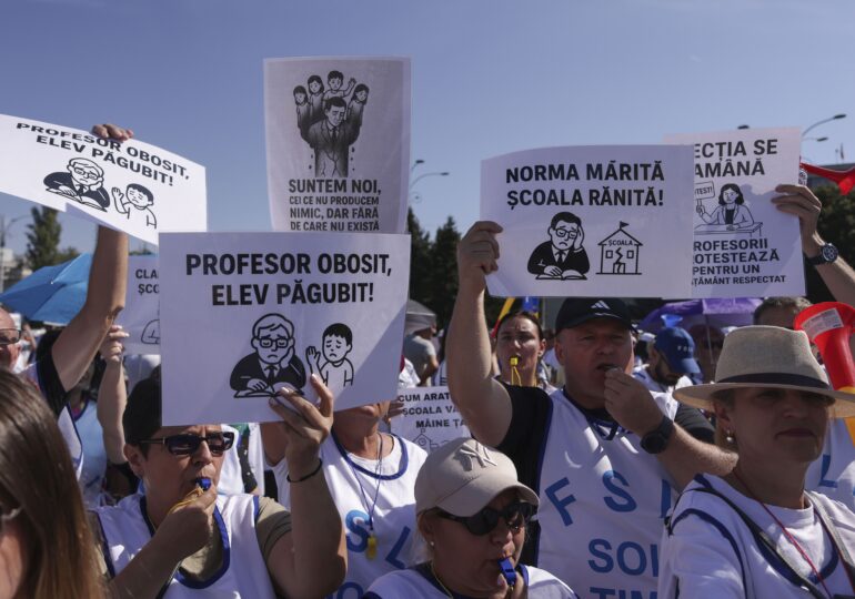 Marele miting al profesorilor: Sindicaliștii se strâng la Guvern în prima zi de școală (Video)