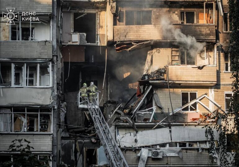 Ziua 1292 Cel mai mare atac aerian rusesc: peste 800 de drone lansate. Incendiu la clădirea guvernului din Kiev. Rafinărie și sistem antiaerian rusești, distruse