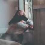 Singurătatea mai vine cu o suferință mare la pachet