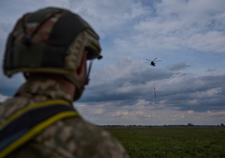 <span style="color:#990000;">Ziua 1286</span> Elicoptere și o navă rusească, distruse în Crimeea. (Video) Rusia stagnează pe front. Școala începe în buncăre