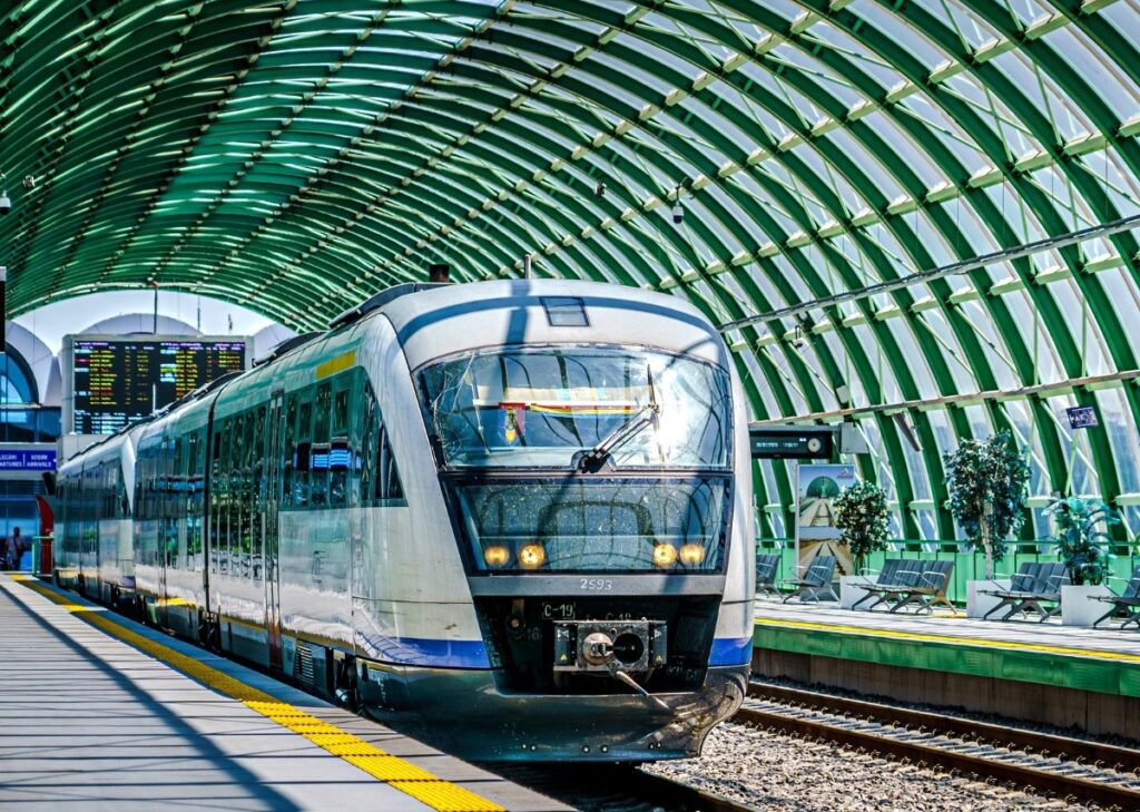Trenurile între Gara de Nord și Aeroportul Otopeni nu vor circula, la prânz, timp de patru zile
