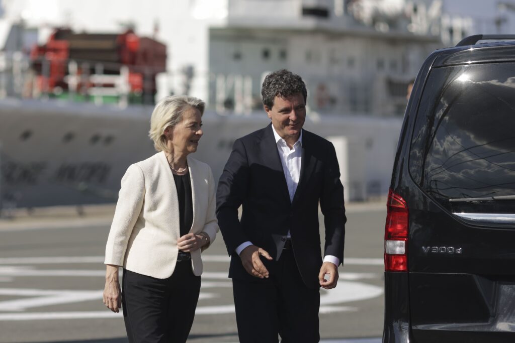 Presa maghiară: Echipa Ursulei von der Leyen „face România măreață” cu miliarde de euro. „Ceea ce s-a întâmplat este fără precedent”