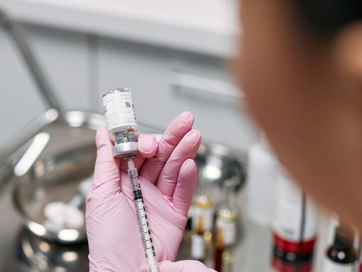 Vaccinul împotriva zonei zoster poate reduce riscul de infarct și AVC