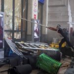 Lupte de stradă la Milano: Manifestanții pro-palestinieni s-au bătut cu polițiștii în gară. Călătorii cu valizele în mâini, prinși în capcană (Foto & Video)