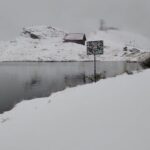 E iarnă în toată regula în câteva zone din România. Iată unde te poți da deja cu sania (Video)