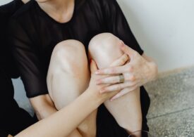 Cum funcționează infiltrațiile cu acid hialuronic în genunchi și când se recomandă - KINOMED explică