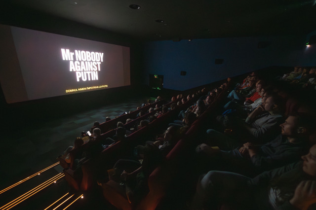 De la bazine de înot în paragină, la vioara lui Caliu: trei momente de vârf despre curaj, comunitate și continuitate, în cea de-a doua zi de Astra Film Festival