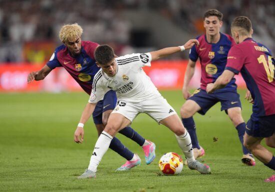 Real Madrid învinge Barcelona în El Clasico într-un meci nebun